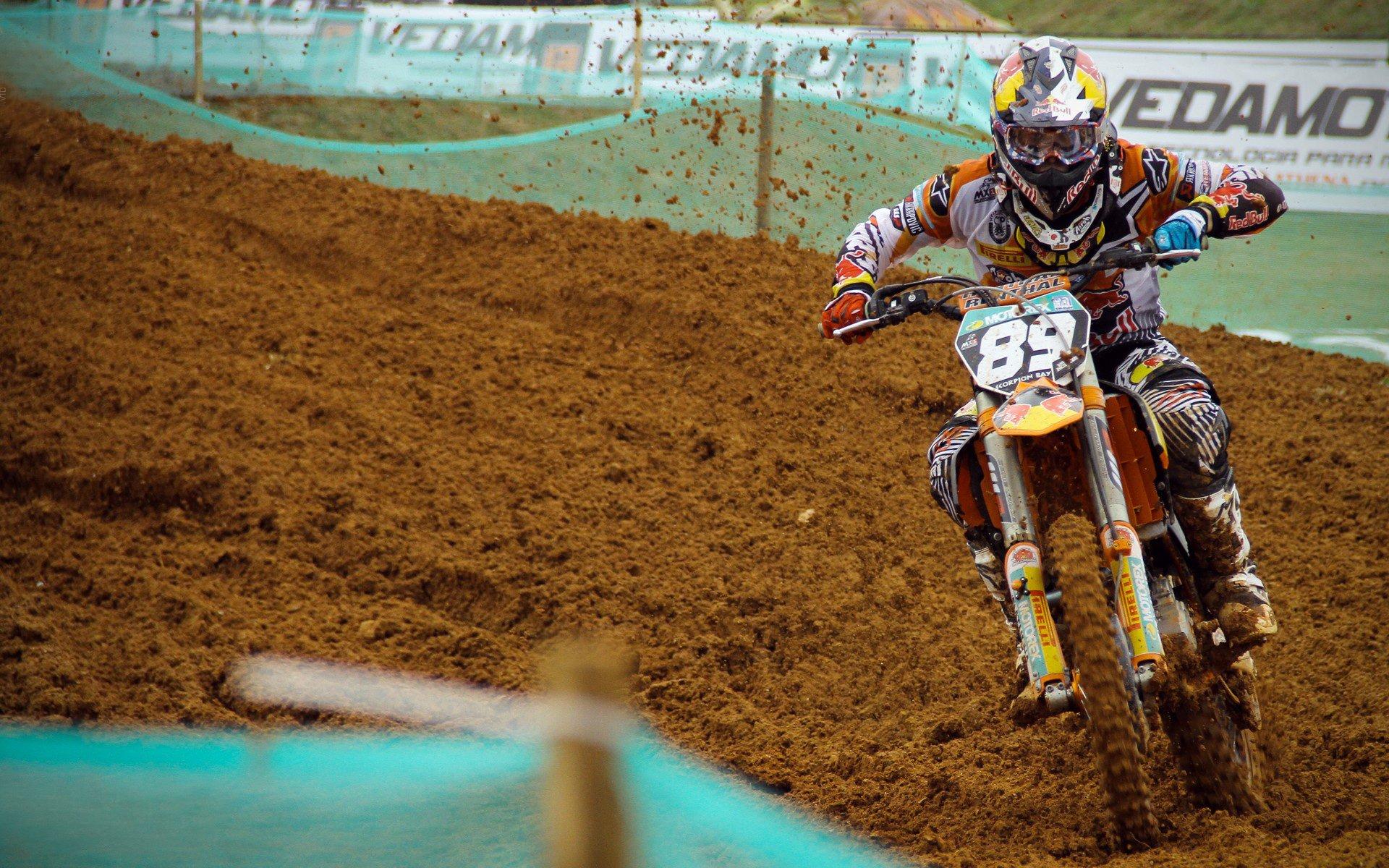 纳达尔逆转晋级法网四强 鏖战五盘展现王者韧性